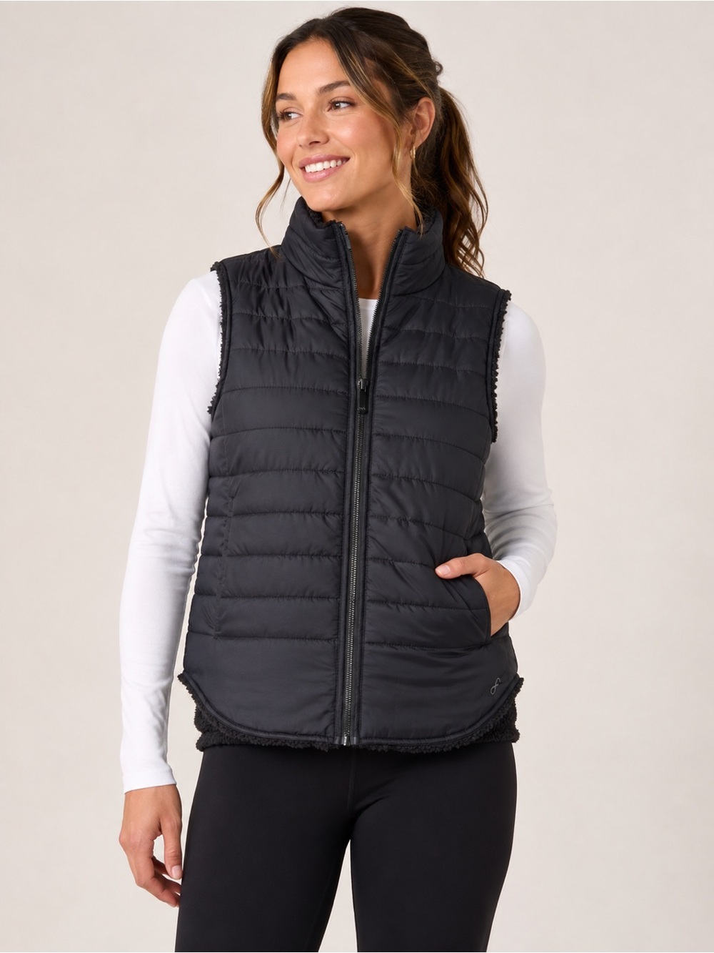 Freely Women’s L Reversible Puffer Vest Outdoor Sleeveless Jacket Black Sherpa